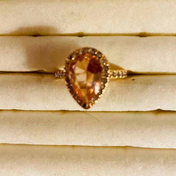 Beautiful Morganite Ring - Gold Tone - Picture 4 of 4